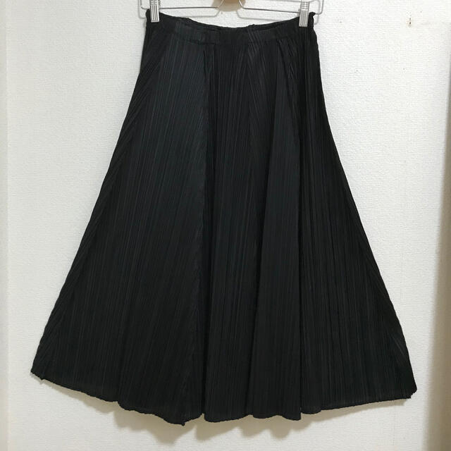PLEATS PLEASE ISSEY MIYAKE(プリーツプリーズイッセイミヤケ)のPLEATS  PLEASE イッセイミヤケ　スカート レディースのスカート(ロングスカート)の商品写真