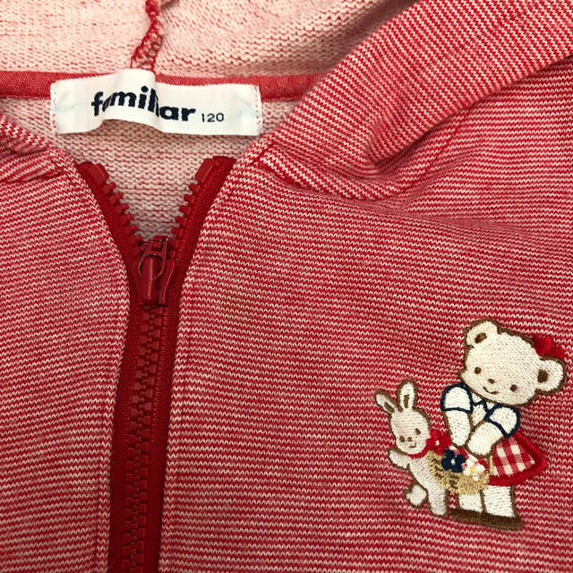 familiar(ファミリア)のファミリア★パーカー120cm中古 キッズ/ベビー/マタニティのキッズ服女の子用(90cm~)(ジャケット/上着)の商品写真