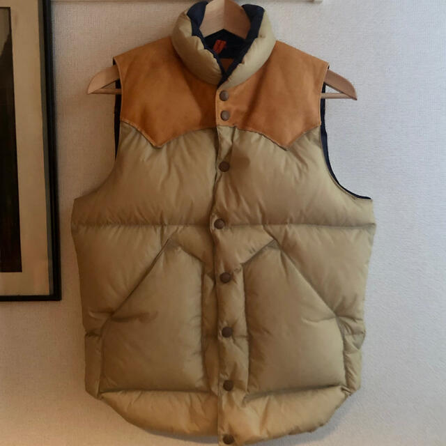 Rocky Mountain Featherbed(ロッキーマウンテンフェザーベッド)のROCKY MOUNTAIN FEATHERBED×BEAMS別注　ダウンベスト メンズのジャケット/アウター(ダウンベスト)の商品写真