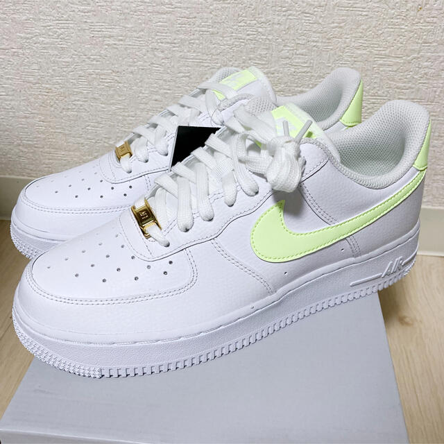 NIKE(ナイキ)の新品未使用 NIKE 22.5cm af1 エアフォース1 スニーカー 白 レディースの靴/シューズ(スニーカー)の商品写真