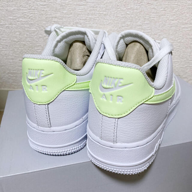 NIKE(ナイキ)の新品未使用 NIKE 22.5cm af1 エアフォース1 スニーカー 白 レディースの靴/シューズ(スニーカー)の商品写真