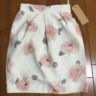 グレイル(GRL)の新品未使用タグ付き☆ピンク花柄スカート(ひざ丈スカート)