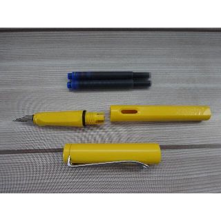 ラミー(LAMY)の【LAMY】サファリ 万年筆 EF【イエロー】カートリッジ2本付(ペン/マーカー)