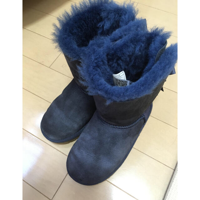 UGG(アグ)のUGG キッズブーツ　ベイリーボウ キッズ/ベビー/マタニティのキッズ靴/シューズ(15cm~)(ブーツ)の商品写真