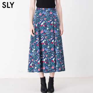 スライ(SLY)のSLY スカート　花柄　(ロングスカート)