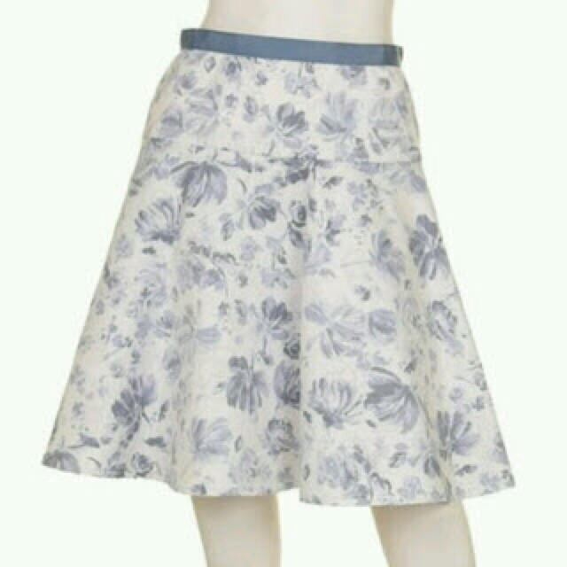 Apuweiser-riche(アプワイザーリッシェ)のひい様専用  プリムラ フレアスカート レディースのスカート(ひざ丈スカート)の商品写真