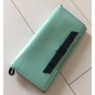 ケイトスペードニューヨーク(kate spade new york)の美品　ケイトスペード　パテントレザーリボンウォレット　長財布(財布)