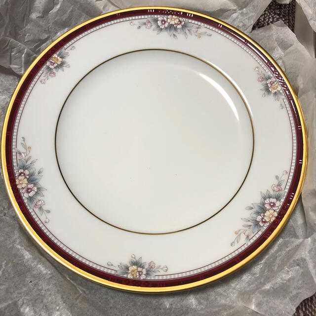 Noritake(ノリタケ)の値下げ　Noritake ノリタケ　食器セット　大皿1枚　小皿5枚 インテリア/住まい/日用品のキッチン/食器(食器)の商品写真