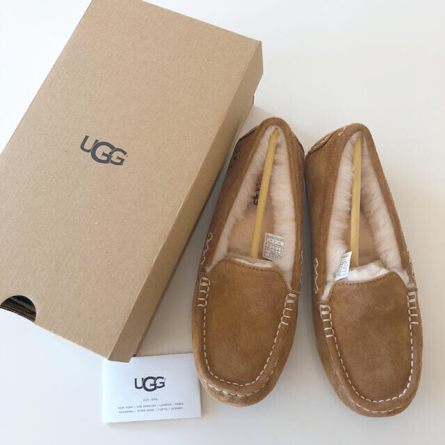 UGG(アグ)のアグUGG アンスレー ムートン モカシン  スリッポン　レディース　23㎝ レディースの靴/シューズ(スリッポン/モカシン)の商品写真