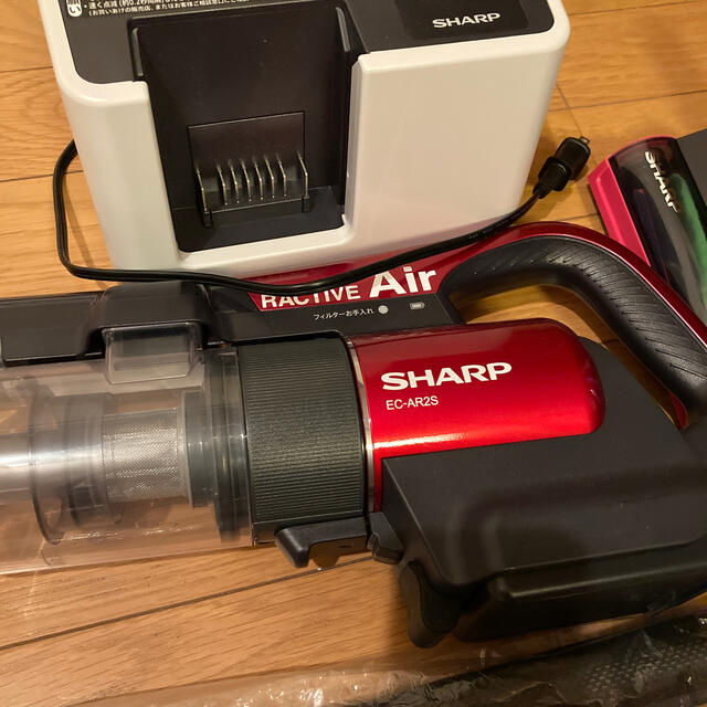 SHARP(シャープ)のシャープ　RACTIVE Air EC-AR2S コードレス掃除機 スマホ/家電/カメラの生活家電(掃除機)の商品写真