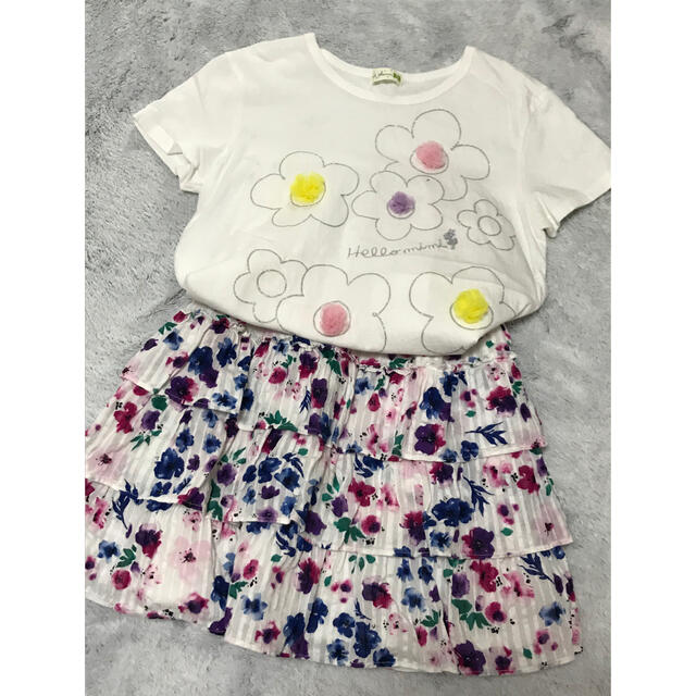 BeBe(ベベ)のbebe ベベ　お花柄ふわふわスカート　130 キッズ/ベビー/マタニティのキッズ服女の子用(90cm~)(スカート)の商品写真