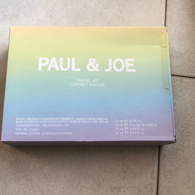 PAUL & JOE(ポールアンドジョー)のポール ＆ ジョー トラベル キット　抜き取りなし　新品と コスメ/美容のキット/セット(コフレ/メイクアップセット)の商品写真