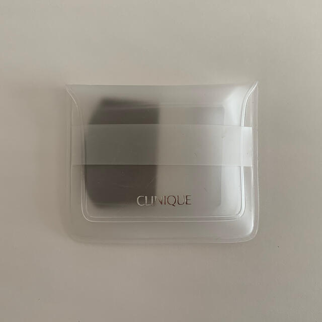 CLINIQUE(クリニーク)のCLINIQUE パウダーブラシ コスメ/美容のメイク道具/ケアグッズ(チーク/フェイスブラシ)の商品写真