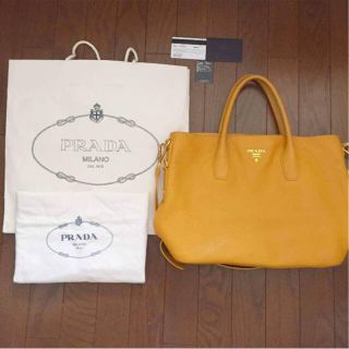 PRADA ミランダカー愛用　レザーバック