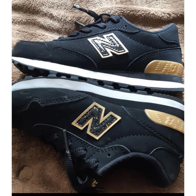 New Balance(ニューバランス)のニューバランス　ブラックゴールド18.5 キッズ/ベビー/マタニティのキッズ靴/シューズ(15cm~)(スニーカー)の商品写真