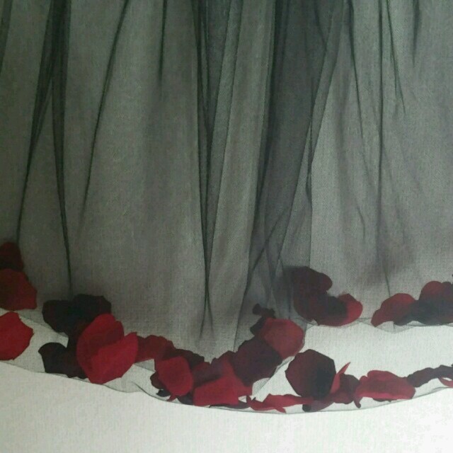 花びら入り🌹 チュール スカート レディースのスカート(ひざ丈スカート)の商品写真