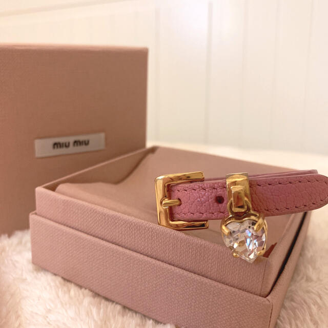 miumiu❤︎ クリスタル付マドラスレザー ブレスレット レディース ...