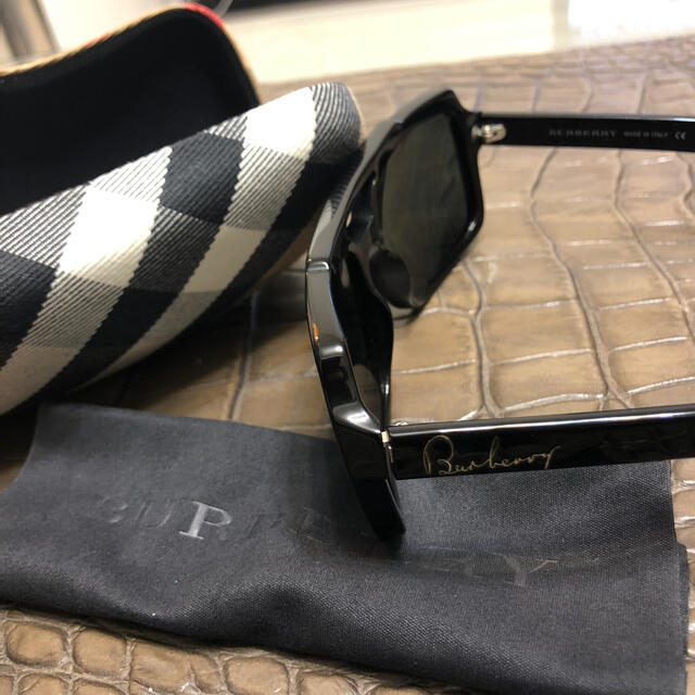 BURBERRY(バーバリー)の新品　BURBERRY サングラス レディースのファッション小物(サングラス/メガネ)の商品写真