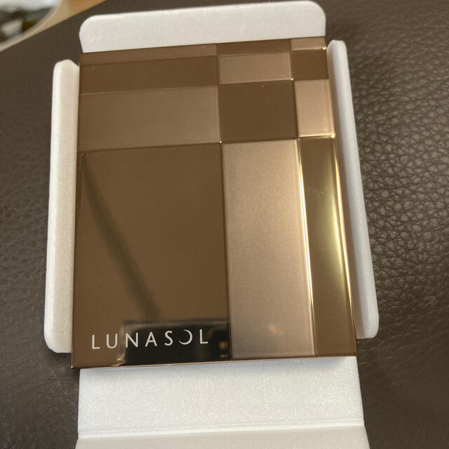 LUNASOL(ルナソル)のルナソル スパークリングアイズ 02(5.6g) コスメ/美容のベースメイク/化粧品(アイシャドウ)の商品写真