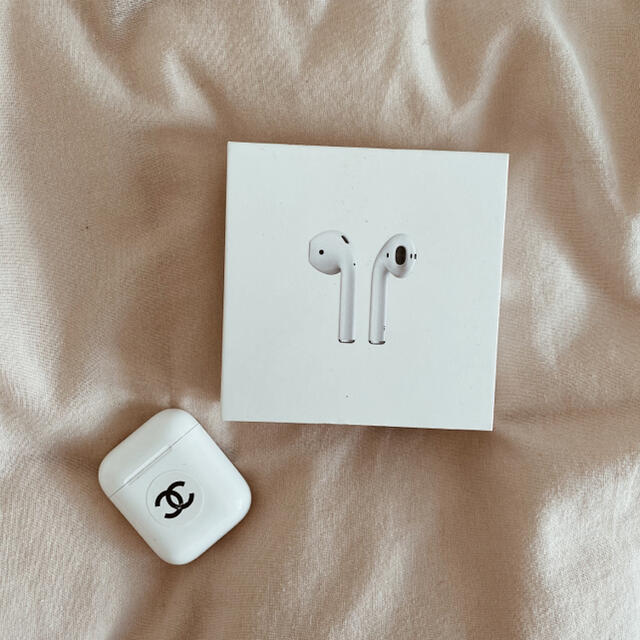 Apple(アップル)の【いろは様専用】Airpods スマホ/家電/カメラのオーディオ機器(ヘッドフォン/イヤフォン)の商品写真