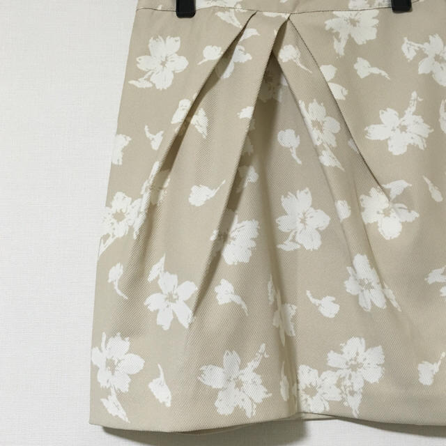 KBF(ケービーエフ)のKBF 花柄スカート レディースのスカート(ひざ丈スカート)の商品写真
