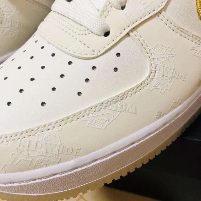 NIKE(ナイキ)のNIKE AIR FORCE 1 '07 LV8 WW ナイキ エアフォース1 メンズの靴/シューズ(スニーカー)の商品写真