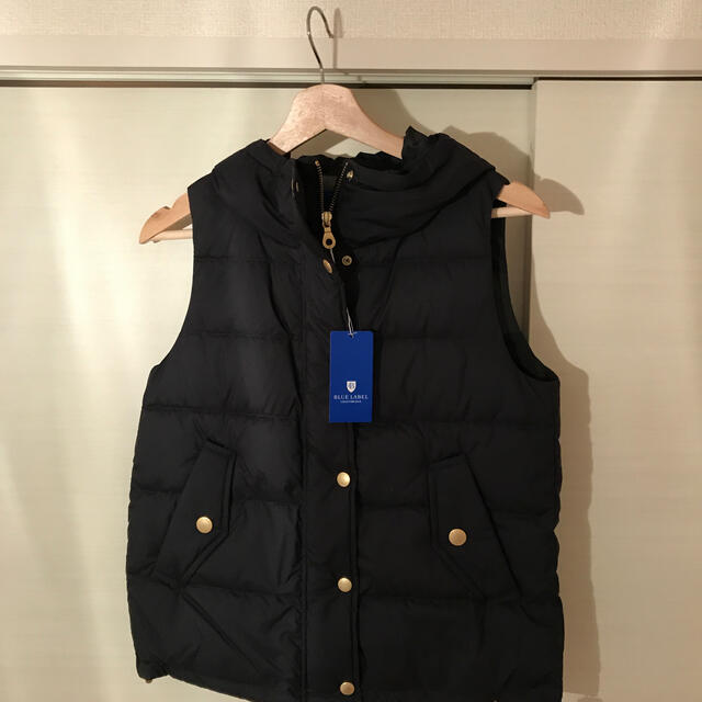 BURBERRY BLUE LABEL(バーバリーブルーレーベル)のBLUE LABEL ダウンベスト レディースのジャケット/アウター(ダウンベスト)の商品写真