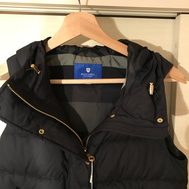 BURBERRY BLUE LABEL(バーバリーブルーレーベル)のBLUE LABEL ダウンベスト レディースのジャケット/アウター(ダウンベスト)の商品写真