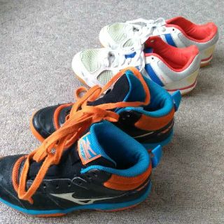 ミズノ(MIZUNO)のミズノ　バッシュ　21.5 アディダス　体育館シューズ　22.5つき(スニーカー)