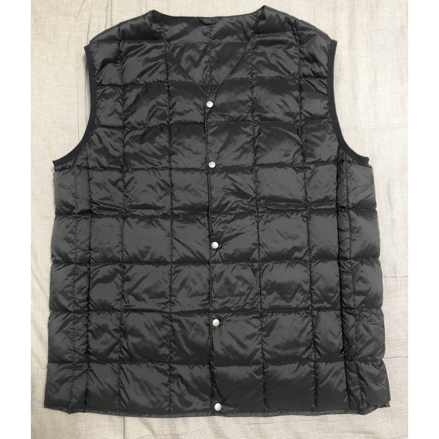 FREAK'S STORE(フリークスストア)の【TAION】V NECK BUTTON DOWN VEST メンズのジャケット/アウター(ダウンベスト)の商品写真