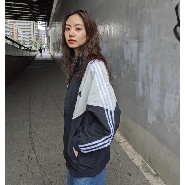 adidas(アディダス)のadidas ✖️moussy W WIND JKT MSY レディースのジャケット/アウター(ナイロンジャケット)の商品写真