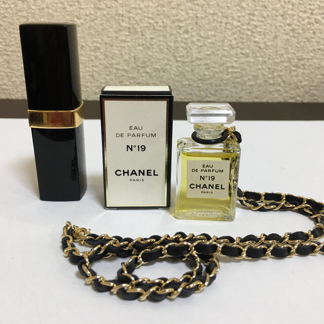 CHANEL(シャネル)のシャネル　CHANEL  ネックレス　香水　口紅　パルファム　石鹸 レディースのアクセサリー(ネックレス)の商品写真