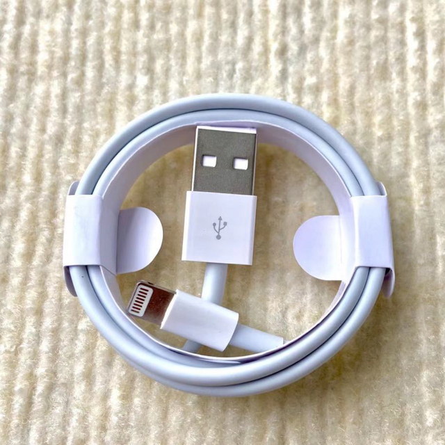 Apple iPhoneライトニングケーブル 充電器1mx1本。の通販 by 牛太郎 1mx1本 iPhone ライトニングケーブル 充電器