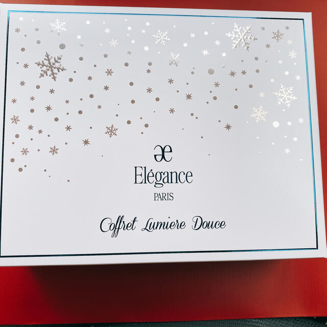 Elégance.(エレガンス)のmiyaさま専用　エレガンス クリスマスコフレ 2020 ルミエール ドゥース コスメ/美容のキット/セット(コフレ/メイクアップセット)の商品写真