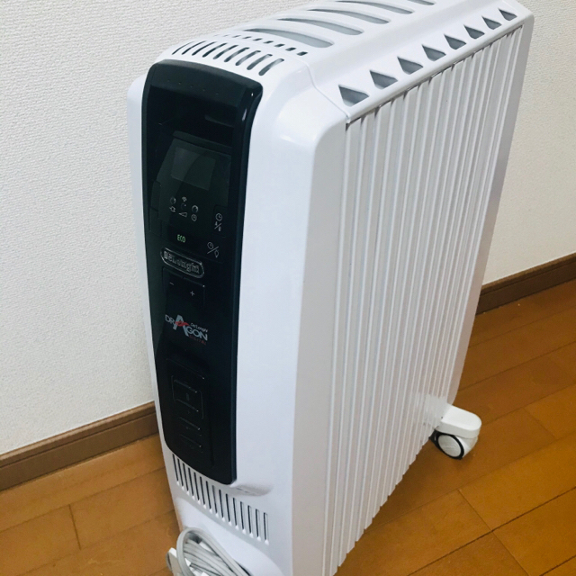 DeLonghi(デロンギ)のデロンギ DeLonghi オイルヒーター　ドラゴンデジタル スマホ/家電/カメラの冷暖房/空調(オイルヒーター)の商品写真