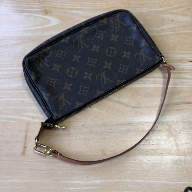 LOUIS VUITTON(ルイヴィトン)のルイヴィトン　ポーチV10060  フランス製品 レディースのファッション小物(ポーチ)の商品写真