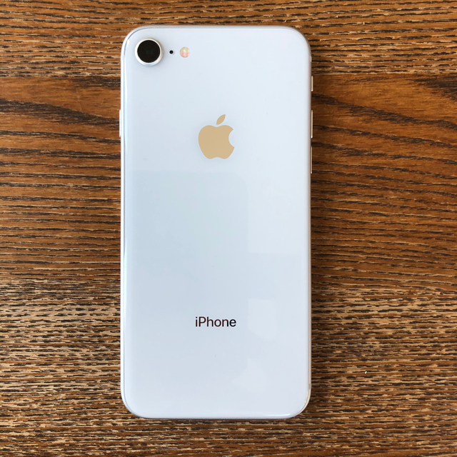 Apple(アップル)の【美品】Apple iPhone8本体　64G スマホ/家電/カメラのスマートフォン/携帯電話(スマートフォン本体)の商品写真