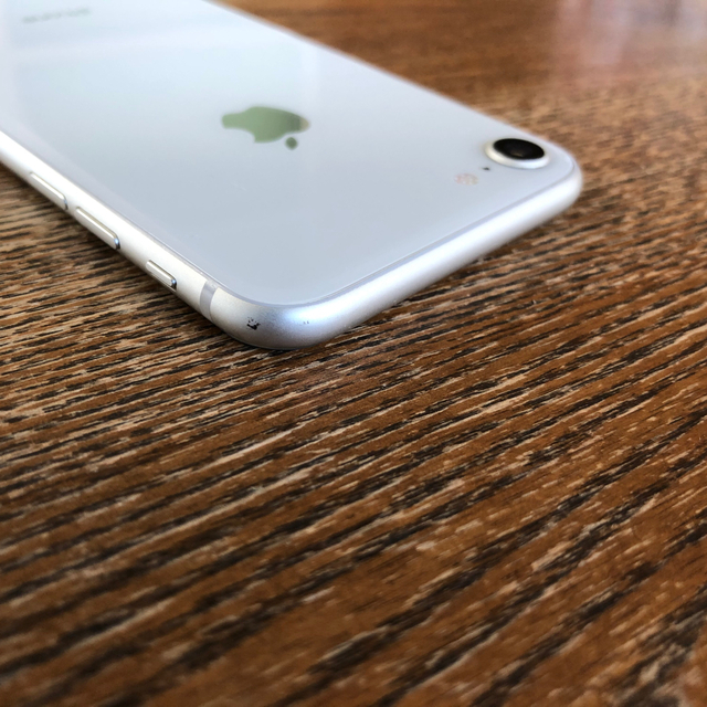 Apple(アップル)の【美品】Apple iPhone8本体　64G スマホ/家電/カメラのスマートフォン/携帯電話(スマートフォン本体)の商品写真