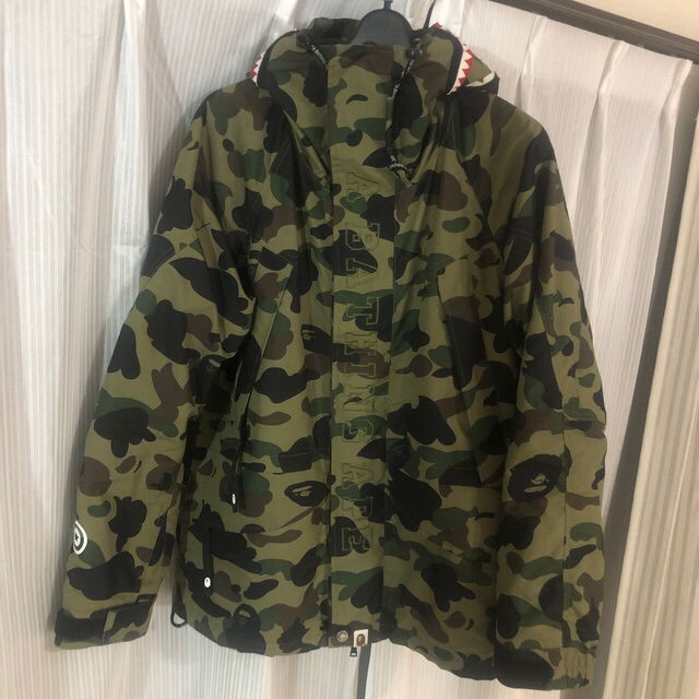 A BATHING APE(アベイシングエイプ)のa bathing ape 1st camo シャークスノボジャケット メンズのジャケット/アウター(マウンテンパーカー)の商品写真