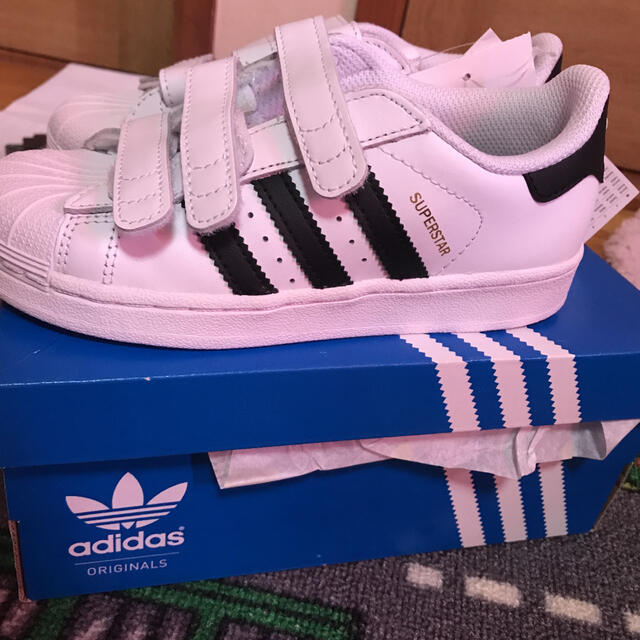 adidas(アディダス)のadidas スーパースター　18.5 キッズ/ベビー/マタニティのキッズ靴/シューズ(15cm~)(スニーカー)の商品写真