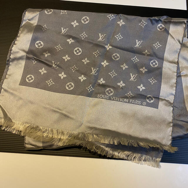 LOUIS VUITTON(ルイヴィトン)のLOUIS VUITTONストール レディースのファッション小物(マフラー/ショール)の商品写真