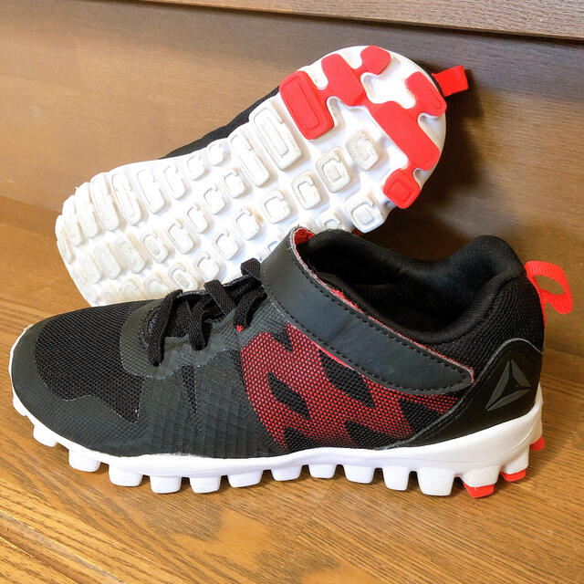 Reebok(リーボック)の19cm//リーボック スニーカー（キッズ） キッズ/ベビー/マタニティのキッズ靴/シューズ(15cm~)(スニーカー)の商品写真