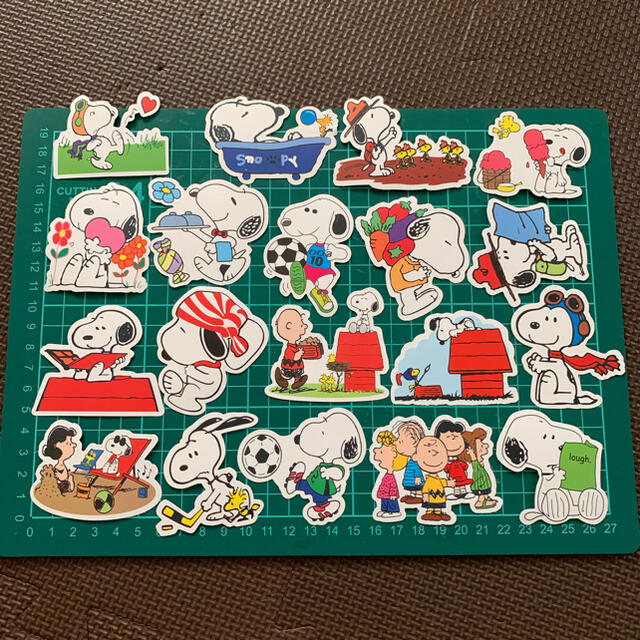 SNOOPY(スヌーピー)のクーポン利用可能⭐️スヌーピー チャーリーブラウン 防水 ステッカー シール ハンドメイドの文具/ステーショナリー(しおり/ステッカー)の商品写真