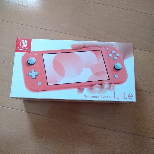 任天堂(ニンテンドウ)のNintendo Switch NINTENDO SWITCH LITE コーラ エンタメ/ホビーのゲームソフト/ゲーム機本体(家庭用ゲーム機本体)の商品写真