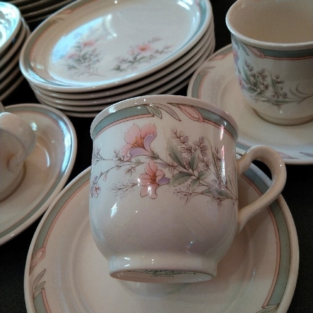 Noritake(ノリタケ)の価格注意　ノリタケ　お皿　4種　各5枚(全20)　カップ&ソーサー　3セット有り インテリア/住まい/日用品のキッチン/食器(食器)の商品写真