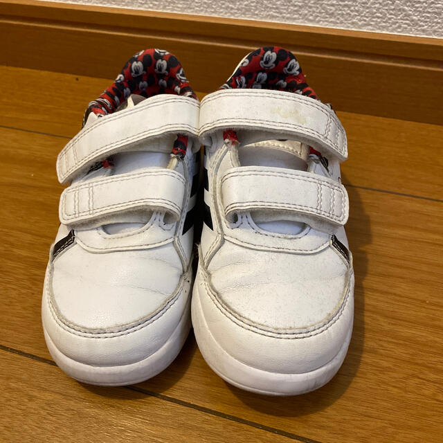 adidas(アディダス)のなるっぺ様専用 adidas ミッキースニーカー 15cm キッズ/ベビー/マタニティのキッズ靴/シューズ(15cm~)(スニーカー)の商品写真