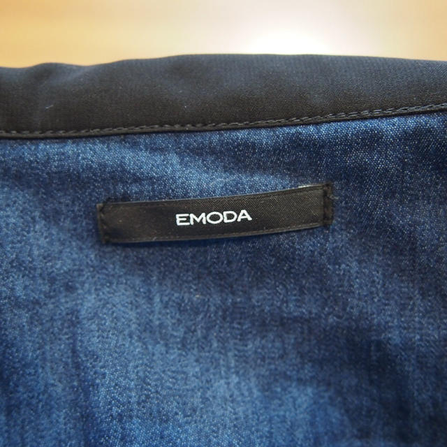 EMODA(エモダ)のEMODA ブルーブロックデニムシャツ レディースのトップス(シャツ/ブラウス(長袖/七分))の商品写真