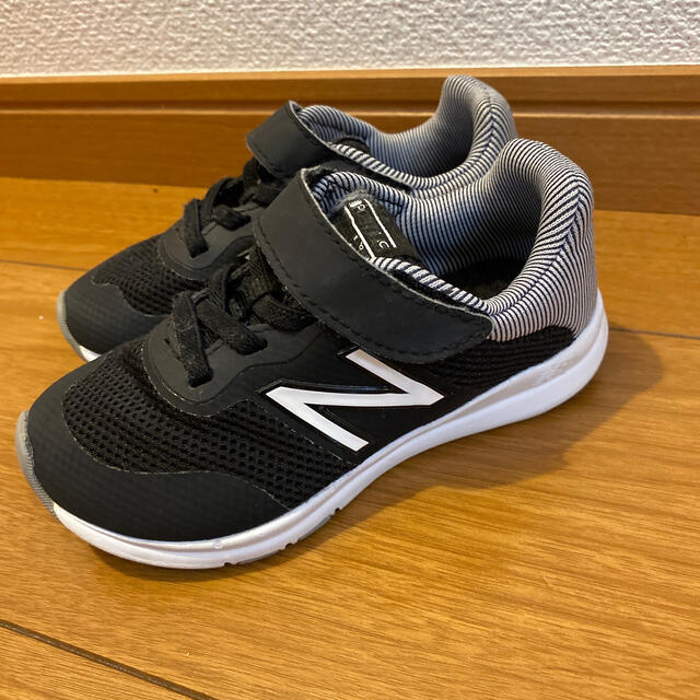 New Balance(ニューバランス)のニューバランス 黒 15.5cm キッズ/ベビー/マタニティのキッズ靴/シューズ(15cm~)(スニーカー)の商品写真