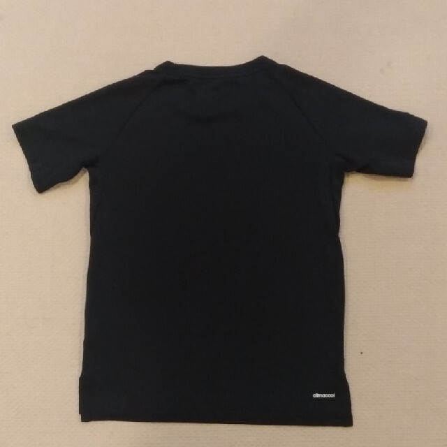 adidas(アディダス)の【美品！】adidas　アディダス　130センチ　黒色Tシャツ キッズ/ベビー/マタニティのキッズ服男の子用(90cm~)(Tシャツ/カットソー)の商品写真