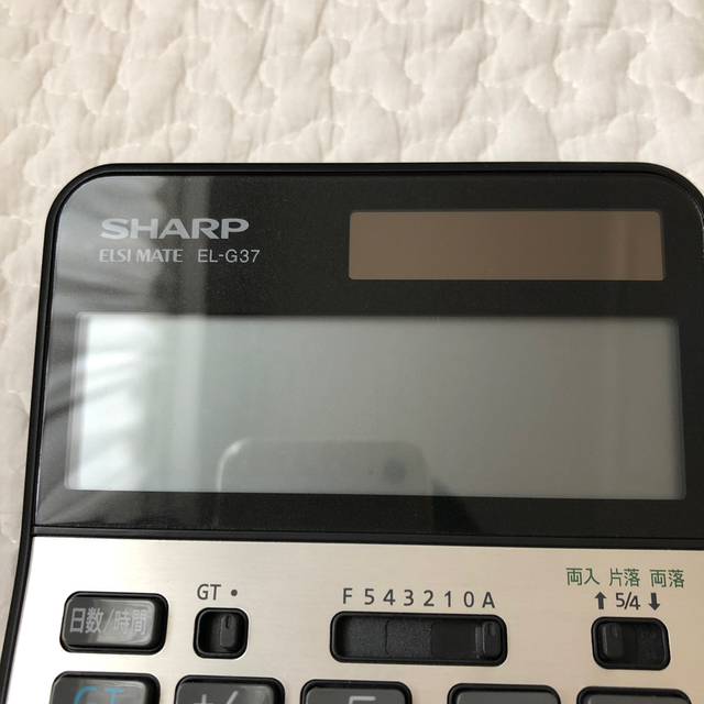 SHARP(シャープ)のSHARP 学校用電卓　今日のみ値下げ インテリア/住まい/日用品のオフィス用品(オフィス用品一般)の商品写真